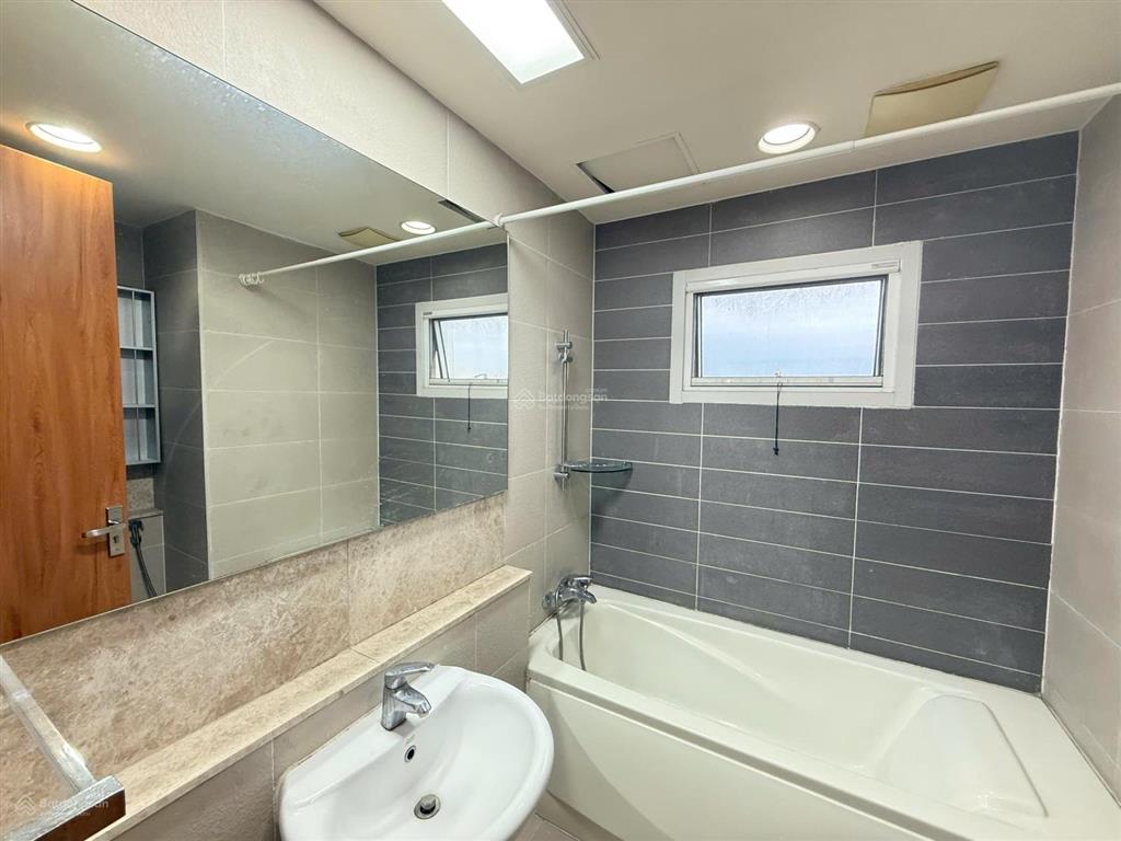 Bán căn hộ 3pn, 2wc đẹp tại mailand hanoi city, 7,8 tỷ, 128m2, đồ cơ bản, tầng trung thoáng.