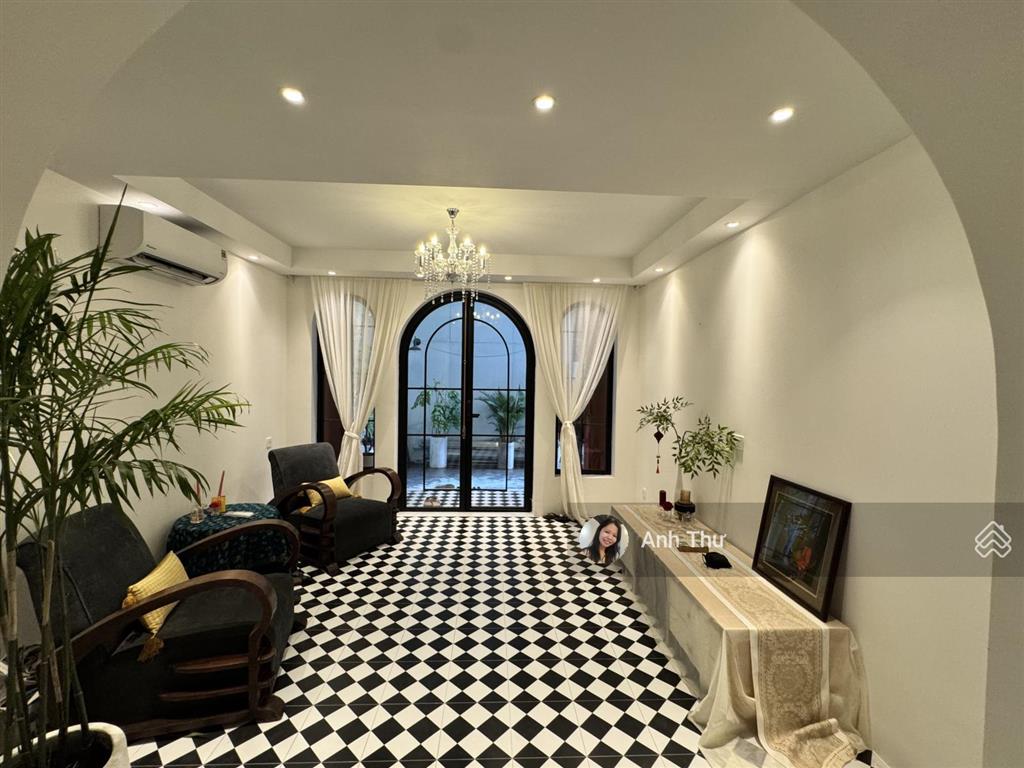 Nhà đẹp, ở ngay thạch thị thanh q1 (4,1x18,4m)~71m2, 4 tầng phong cách địa trung hải giá 18,5 tỷ tl