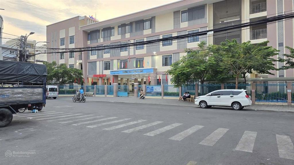 Bán nhà 2 tầng mặt tiền 20 phạm hồng thái  chợ đầm ngang 7m