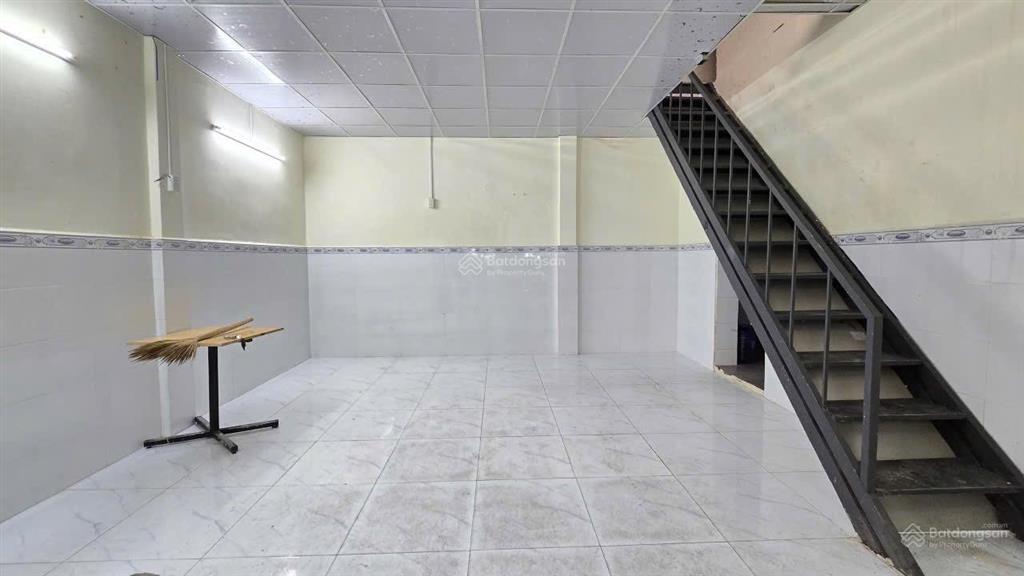 Bán nhà 2 tầng mặt tiền 20 phạm hồng thái  chợ đầm ngang 7m