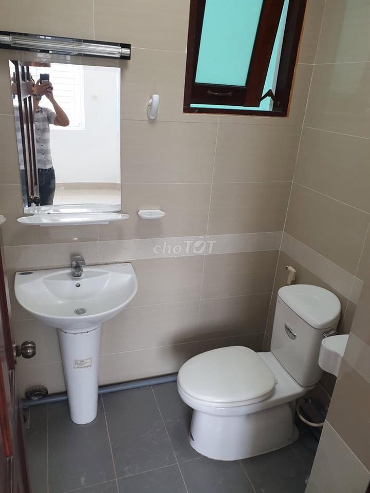 Cho thuê phòng 16m2 ngay ĐH luật - ngã tư bình triệu