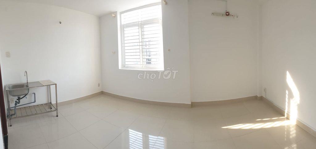 Cho thuê phòng 16m2 ngay ĐH luật - ngã tư bình triệu