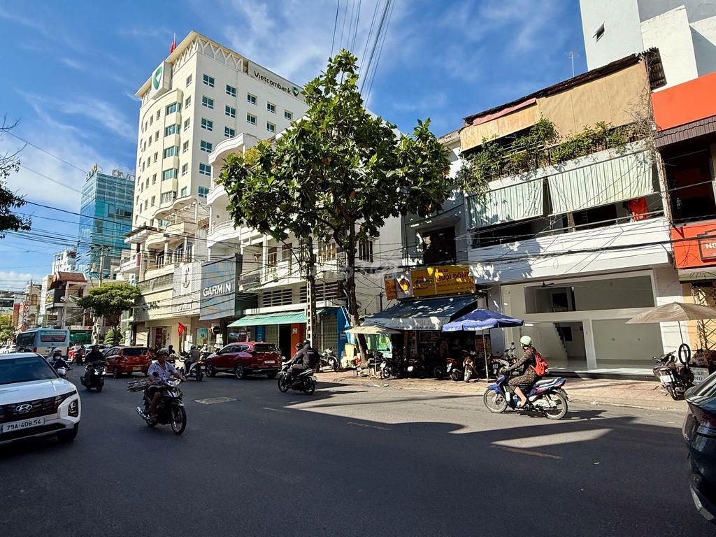 Cho thuê mặt bằng 25 Quang Trung, trung tâm Nha Trang. 52m² Ngang 6,4m