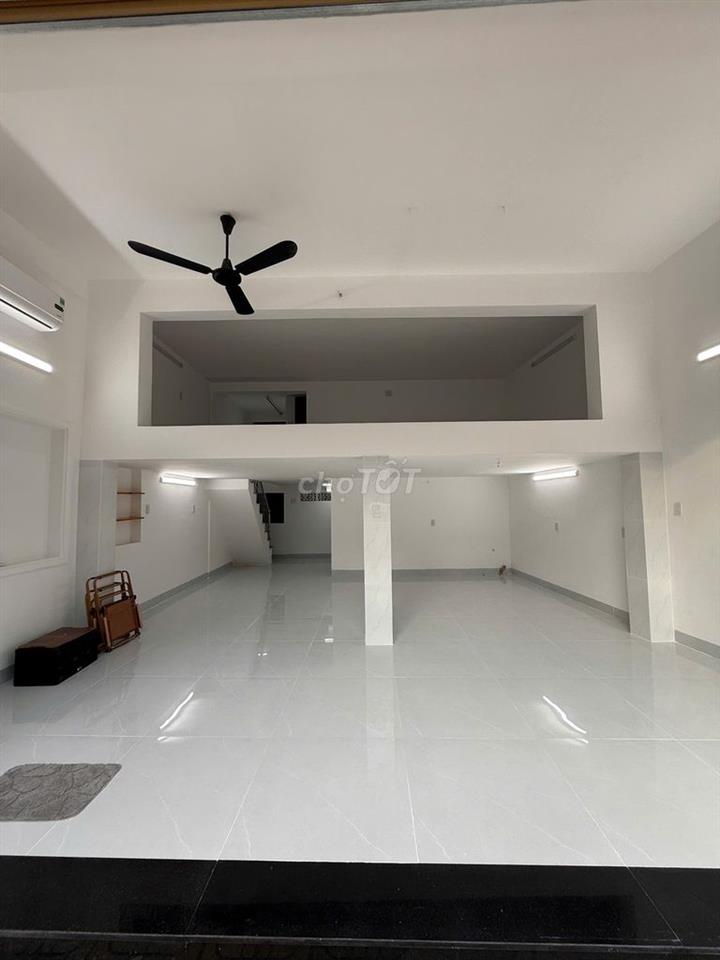 Cho thuê mặt bằng 25 Quang Trung, trung tâm Nha Trang. 52m² Ngang 6,4m