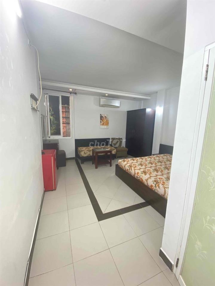 Phòng như hình,đủ tiện nghi,giờ tự do,cửa sổ thoáng,hẻm xe hơi
