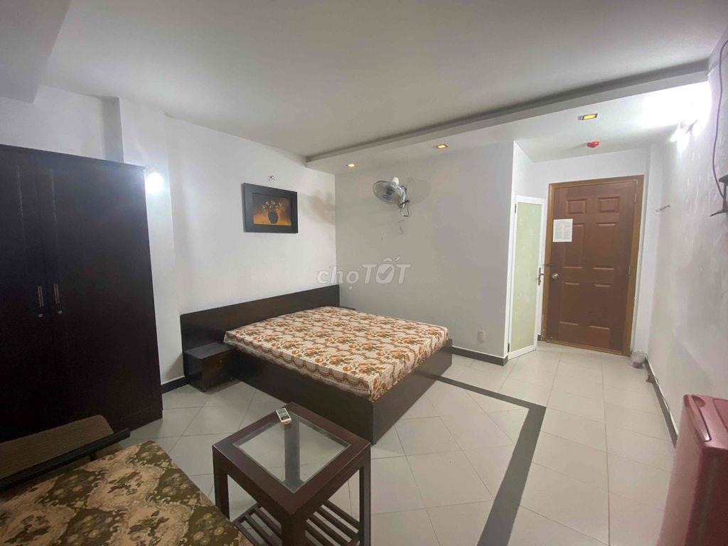 Phòng như hình,đủ tiện nghi,giờ tự do,cửa sổ thoáng,hẻm xe hơi