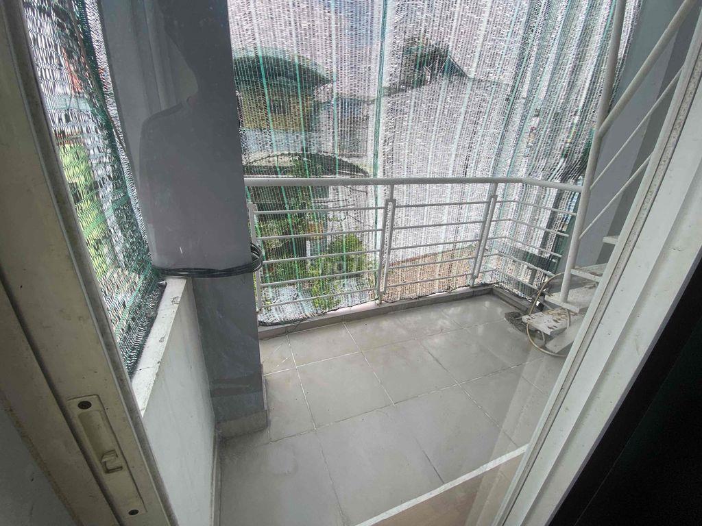 Phòng như hình,mới,đủ tiện nghi,bếp nấu ăn,ban công rộng,giờ tự do