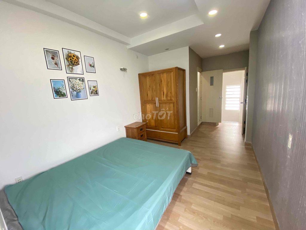 Phòng như hình,mới,đủ tiện nghi,bếp nấu ăn,ban công rộng,giờ tự do