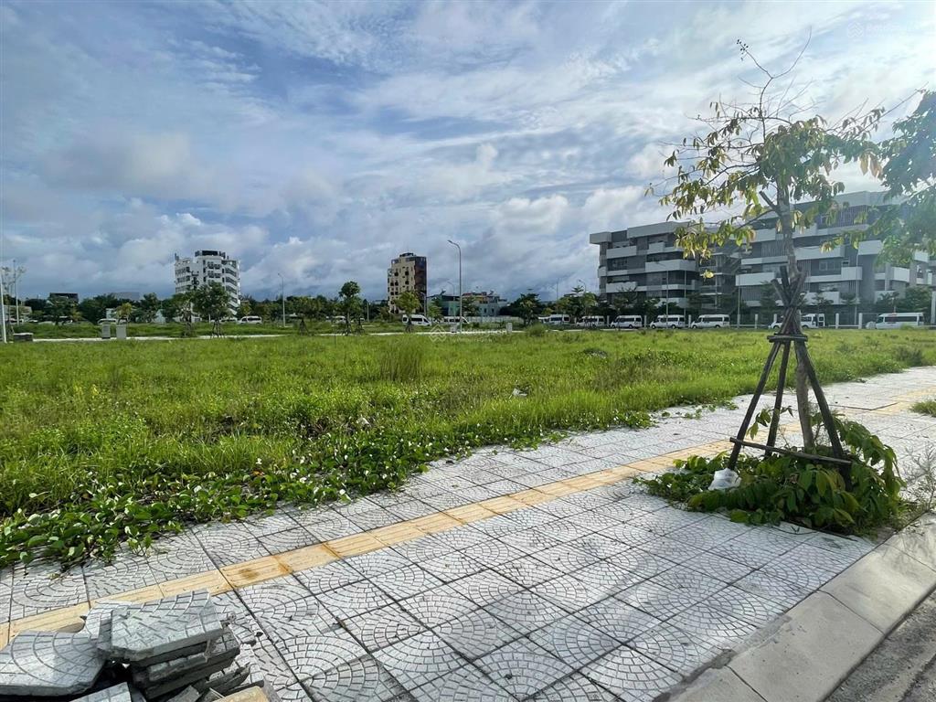 Chính chủ bán lô 100 m2, ngang 6 m, đường rộng 7m5 khu đô thị fpt đà nẵng chỉ nhỉnh 4 tỷ, giá rẻ