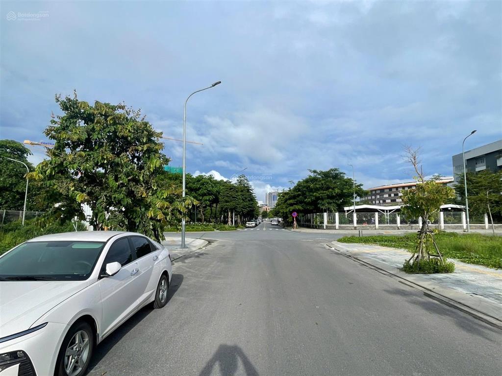 Chính chủ bán lô 100 m2, ngang 6 m, đường rộng 7m5 khu đô thị fpt đà nẵng chỉ nhỉnh 4 tỷ, giá rẻ