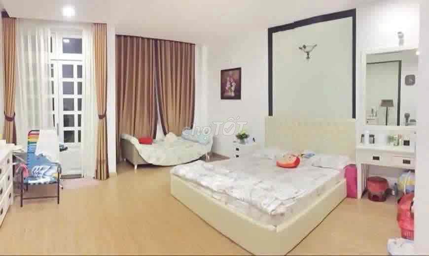Chính chủ Bán nhà đẹp quận 7 nội thất sẵn Châu âu