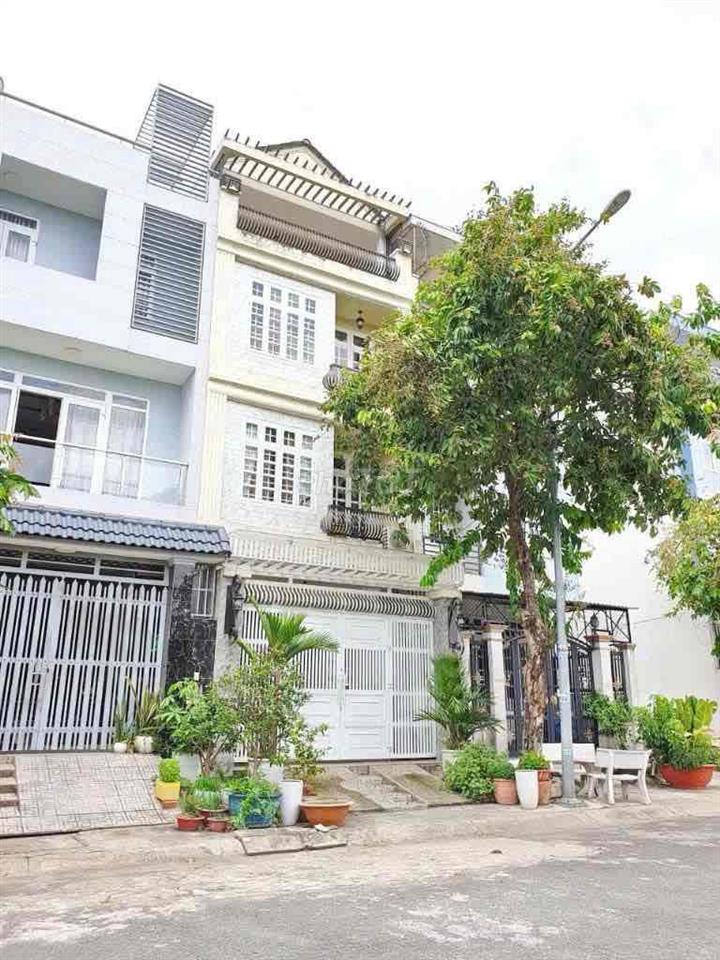 Chính chủ Bán nhà đẹp quận 7 nội thất sẵn Châu âu