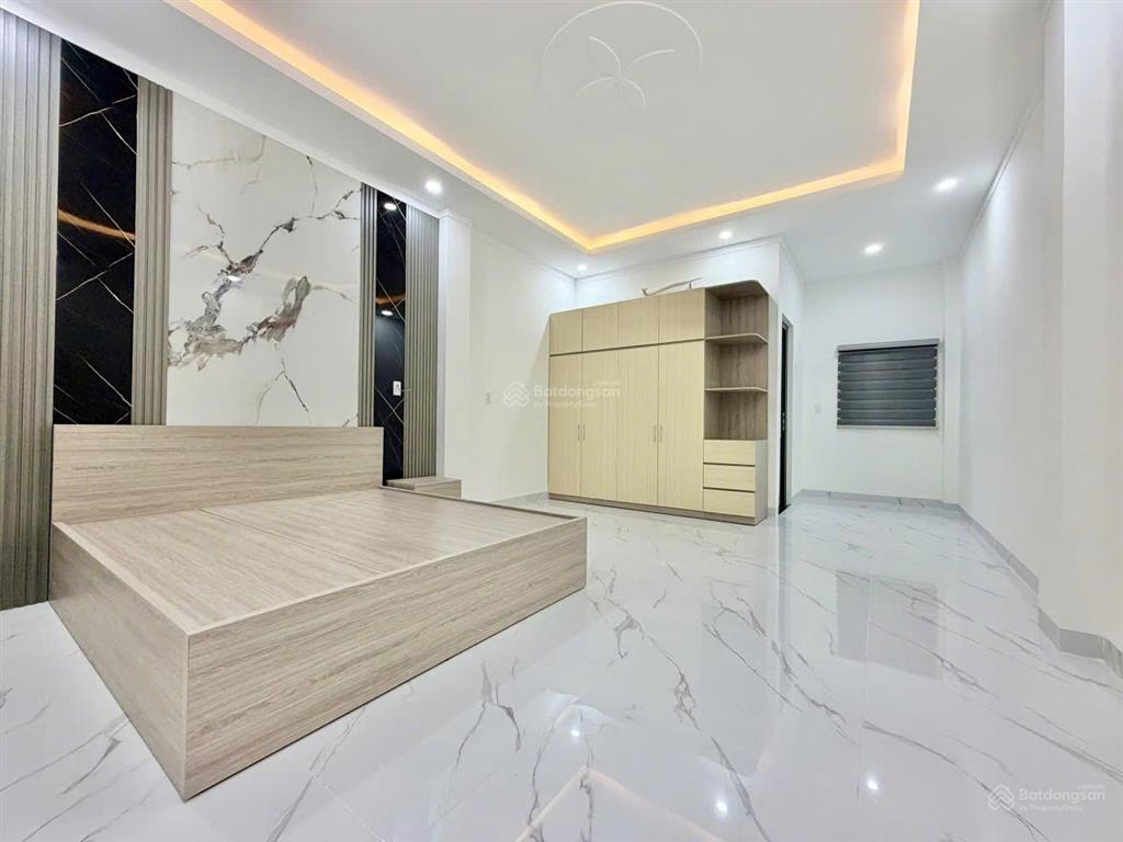 Nhà 1t 2l. dt 5x18=90m2. giá 5tr/tháng đường nhựa 2 xe hơi né nhau + vỉa hè 4m