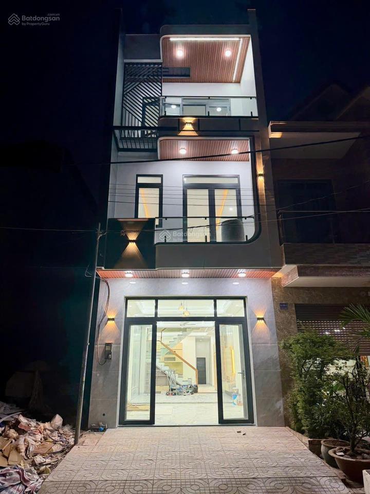 Nhà 1t 2l. dt 5x18=90m2. giá 5tr/tháng đường nhựa 2 xe hơi né nhau + vỉa hè 4m