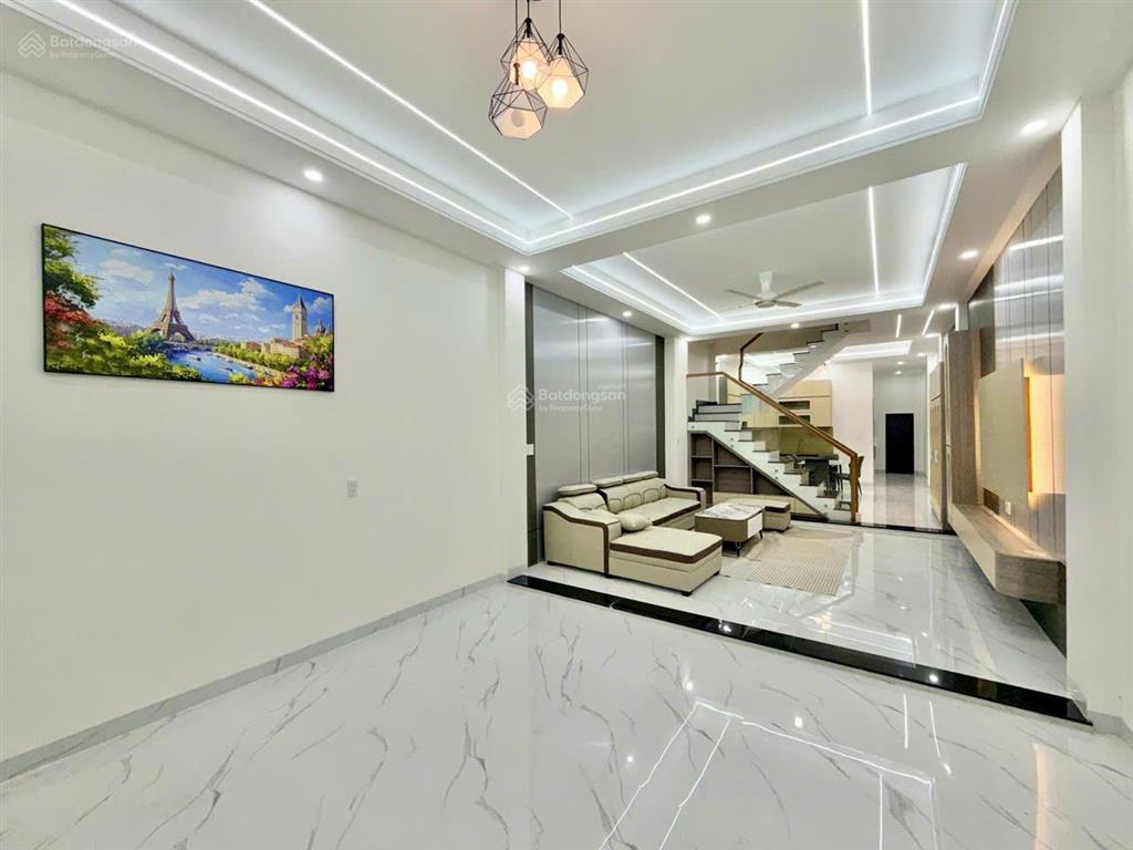 Nhà 1t 2l. dt 5x18=90m2. giá 5tr/tháng đường nhựa 2 xe hơi né nhau + vỉa hè 4m