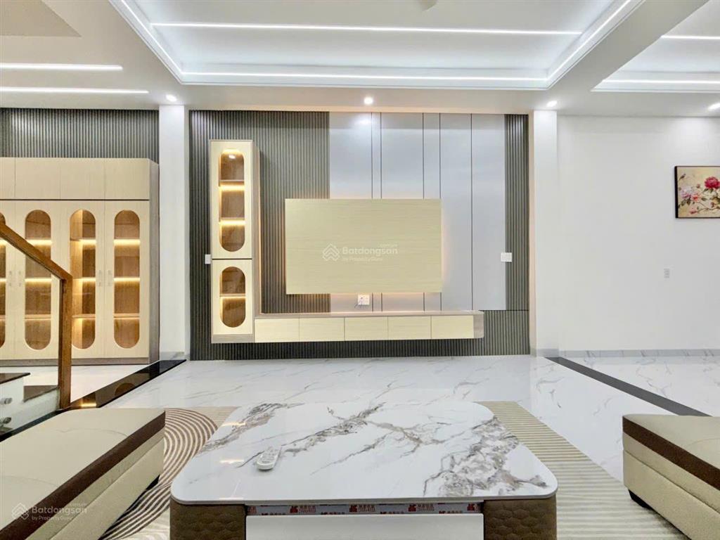 Nhà 1t 2l. dt 5x18=90m2. giá 5tr/tháng đường nhựa 2 xe hơi né nhau + vỉa hè 4m