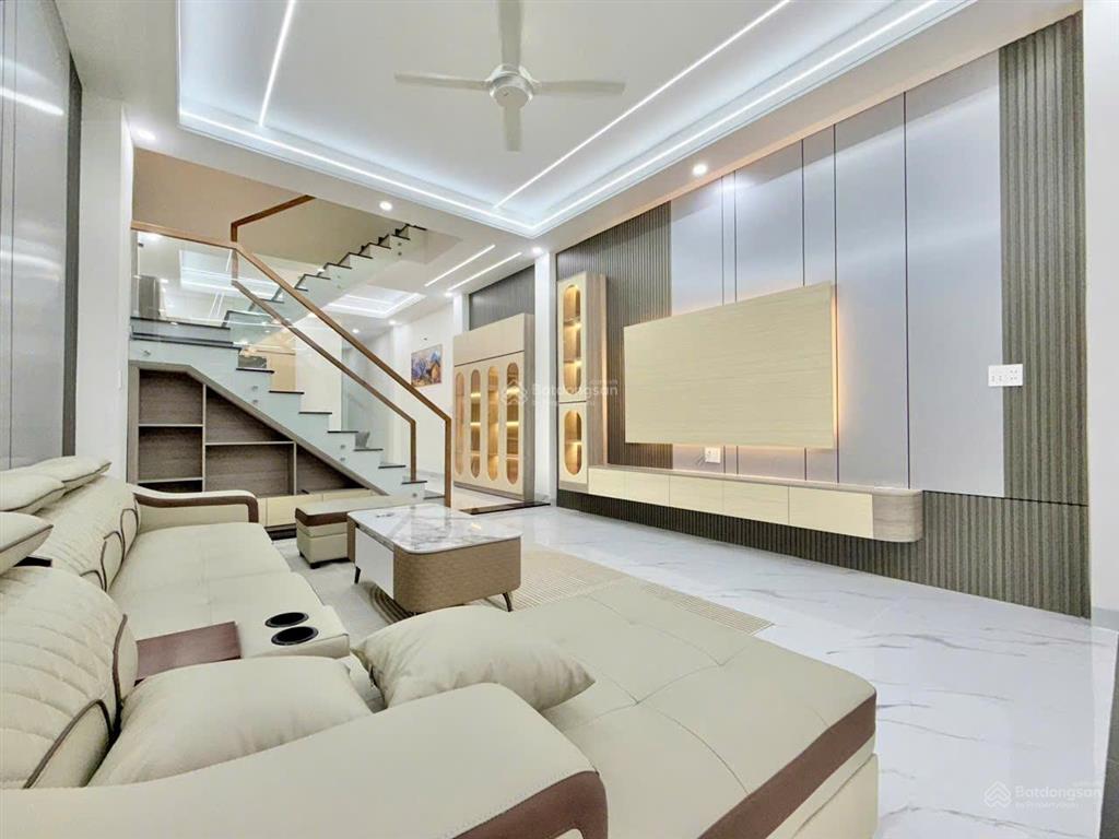 Nhà 1t 2l. dt 5x18=90m2. giá 5tr/tháng đường nhựa 2 xe hơi né nhau + vỉa hè 4m