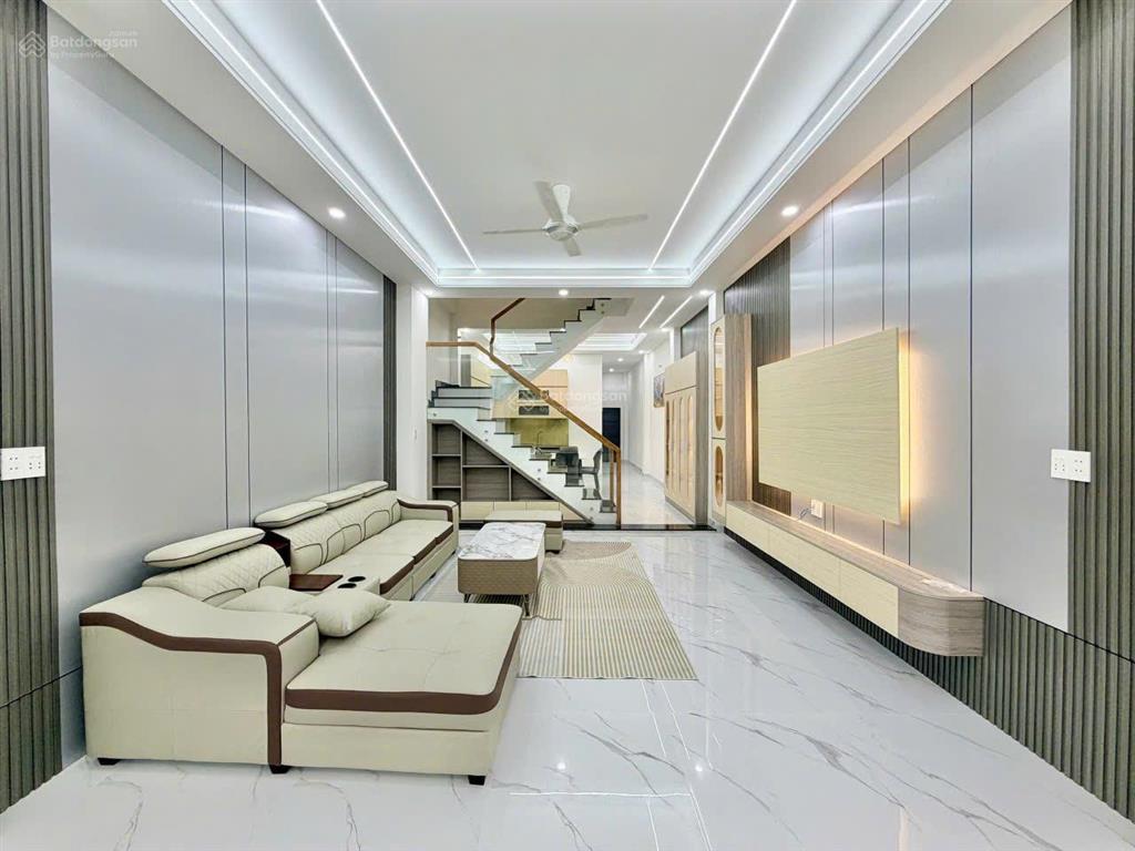 Nhà 1t 2l. dt 5x18=90m2. giá 5tr/tháng đường nhựa 2 xe hơi né nhau + vỉa hè 4m