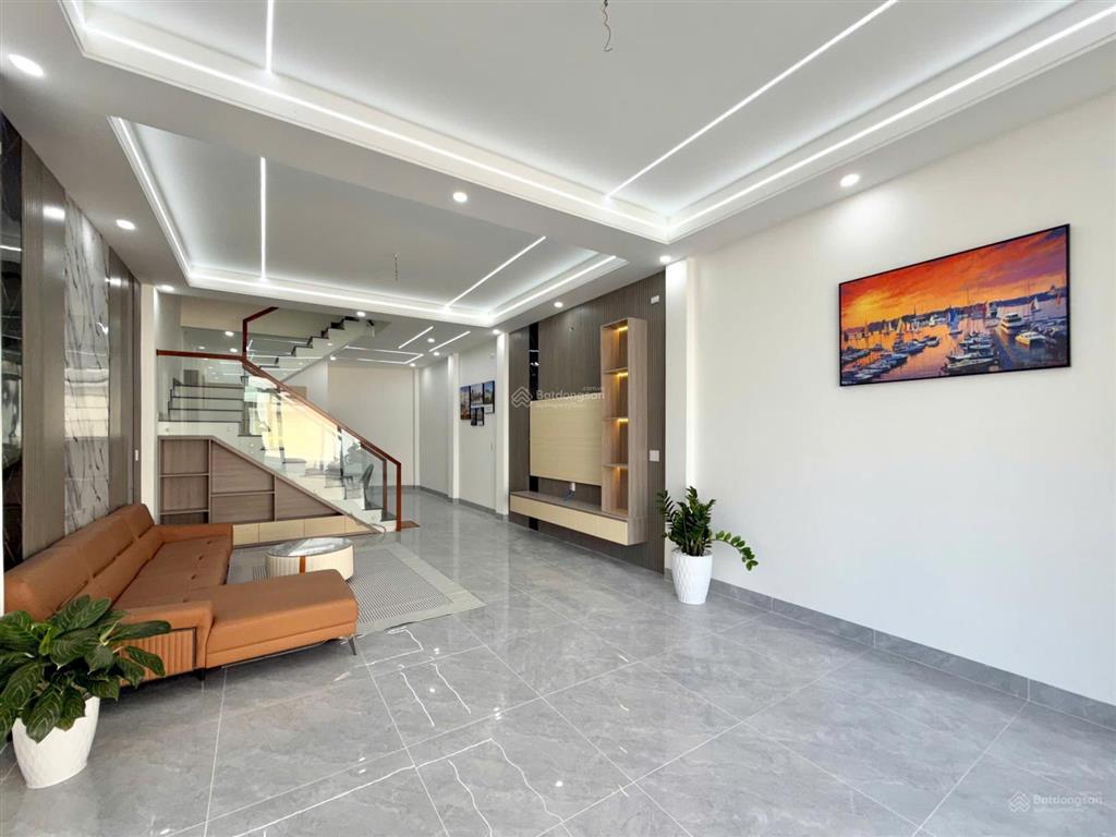 5tr/tháng nhà cần cho thuê siêu phẩm nhà phố. diện tích 5,6 * 18, nở hậu 5.9m² = 80m