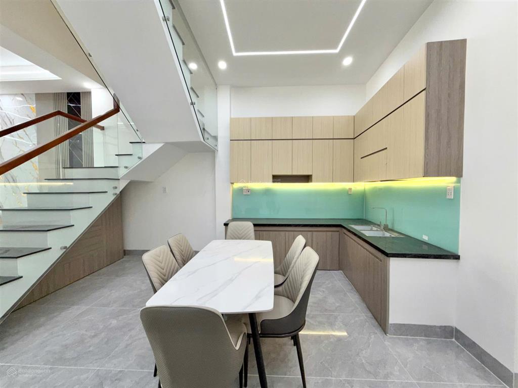 5tr/tháng nhà cần cho thuê siêu phẩm nhà phố. diện tích 5,6 * 18, nở hậu 5.9m² = 80m