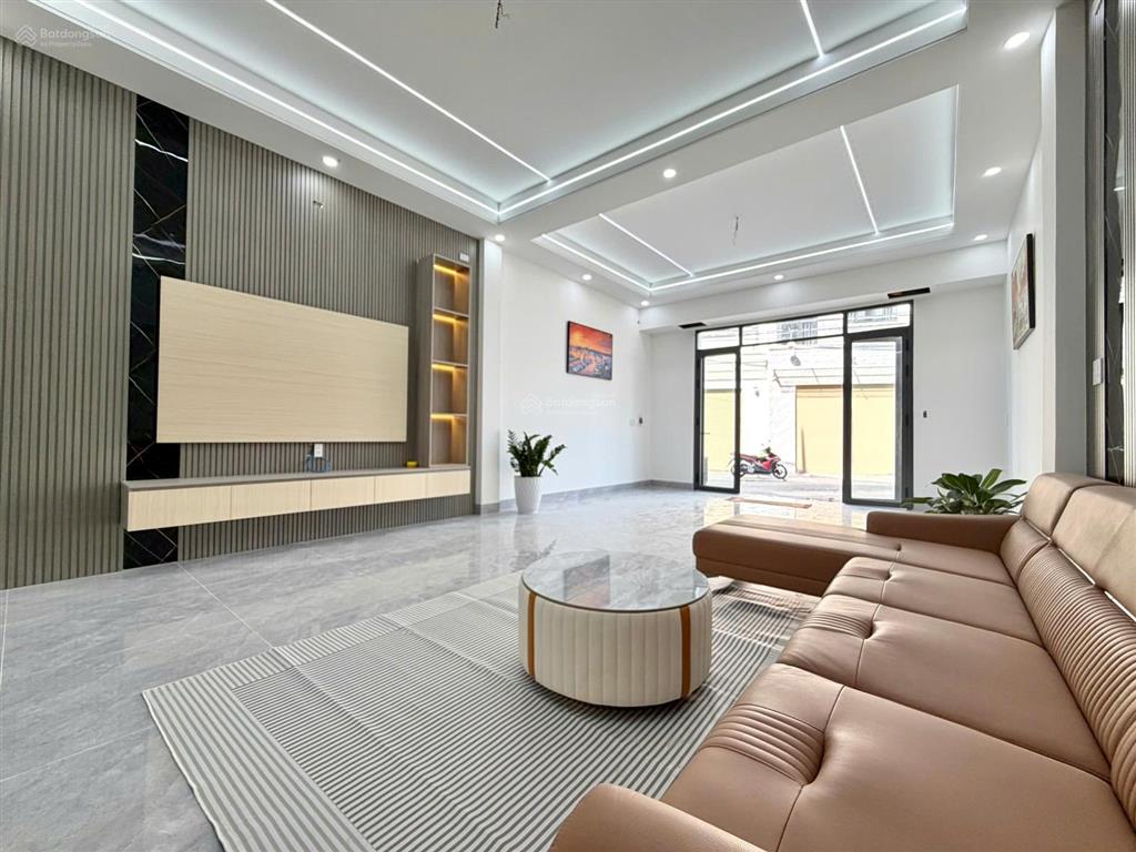5tr/tháng nhà cần cho thuê siêu phẩm nhà phố. diện tích 5,6 * 18, nở hậu 5.9m² = 80m