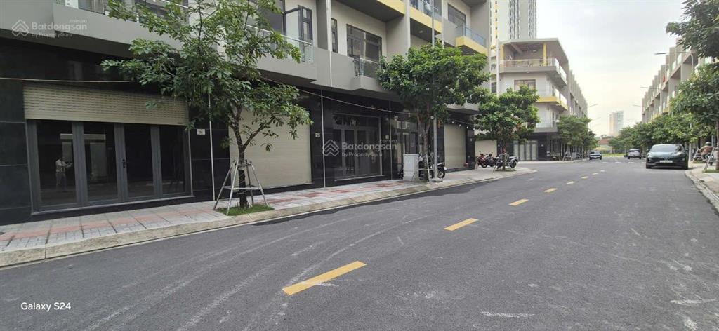 Bán nhà phố 1 trệt 3 lầu + diện tích 5x18m + giá bán 7 tỷ  pháp lý sổ riêng thổ cư
