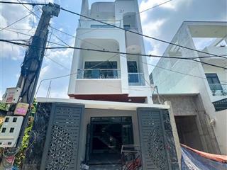 Nhà 1 trệt 2 lầu  diện tích 70m² = (4,4m x 16m)  đường oto thông thoáng.