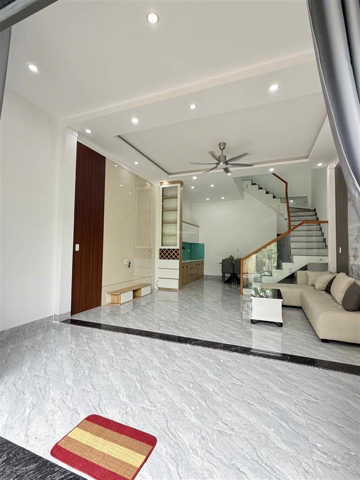 Căn nhà 1 trệt 1 lầu giá chỉ 5tr / tháng. vị trí đẹp trung tâm phường, gần chợ, trường học