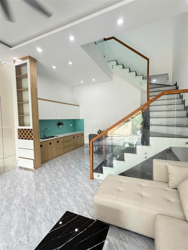 Căn nhà 1 trệt 1 lầu giá chỉ 5tr / tháng. vị trí đẹp trung tâm phường, gần chợ, trường học