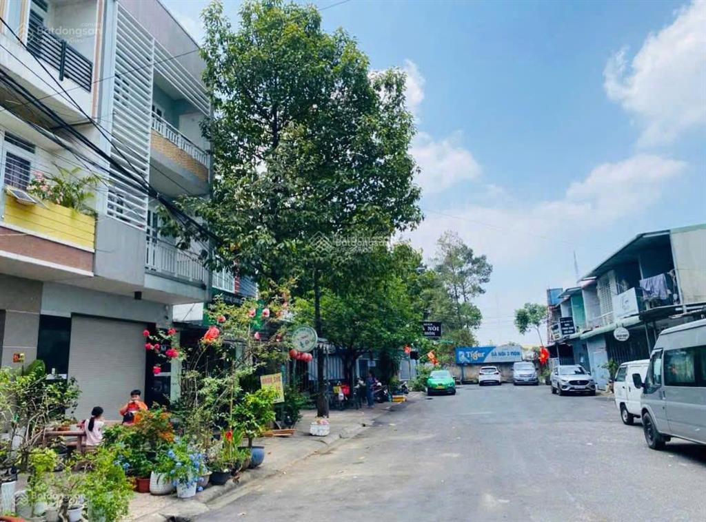 Cho thuê nhà 1 trệt 2 lầu đầy đủ nội thất  diện tích 5m x 17,5m = 87m2. phòng khách, phòng ăn