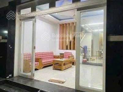 Cho thuê nhà 1 trệt 2 lầu đầy đủ nội thất  diện tích 5m x 17,5m = 87m2. phòng khách, phòng ăn