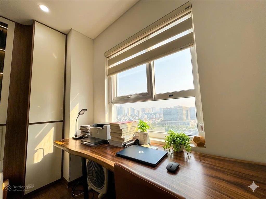 Căn 3 ngủ chủ nhà trang bị nội thất cao cấp tầng đẹp dự án golden place mễ trì