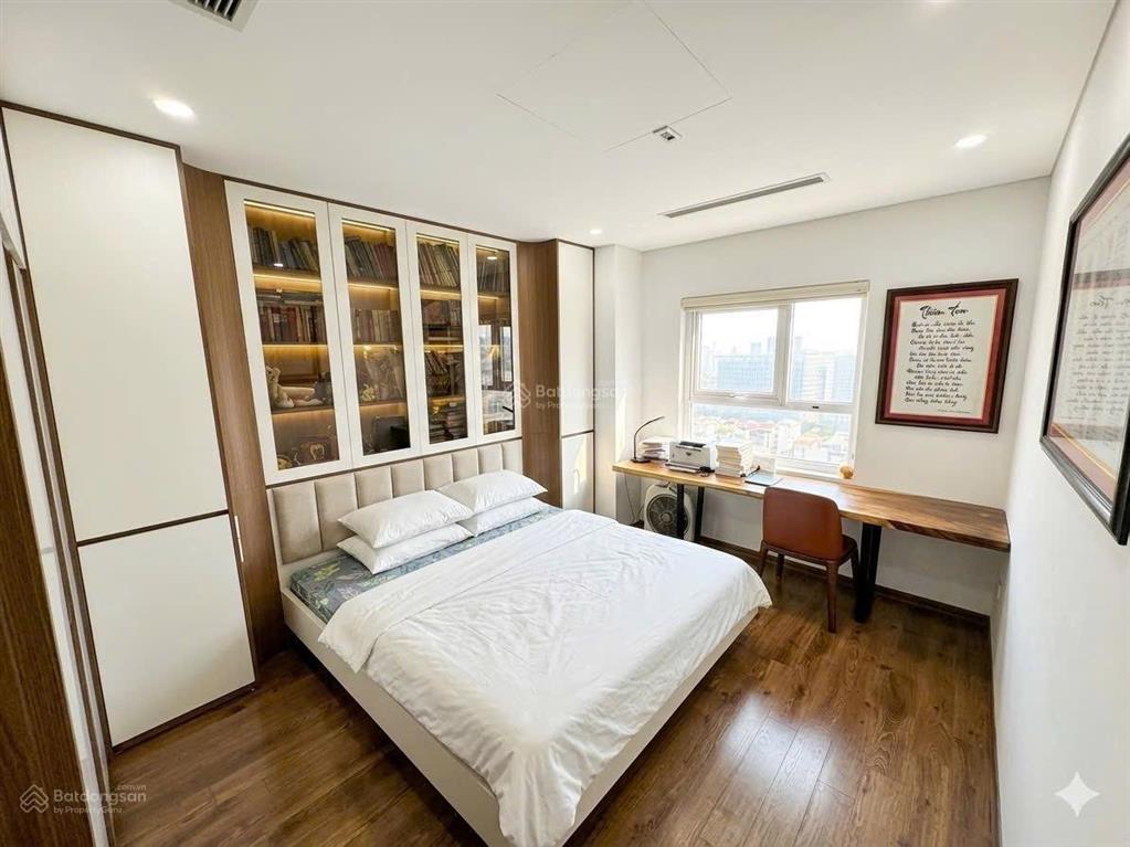 Căn 3 ngủ chủ nhà trang bị nội thất cao cấp tầng đẹp dự án golden place mễ trì