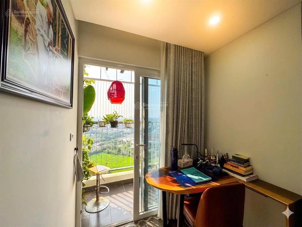 Căn 3 ngủ chủ nhà trang bị nội thất cao cấp tầng đẹp dự án golden place mễ trì