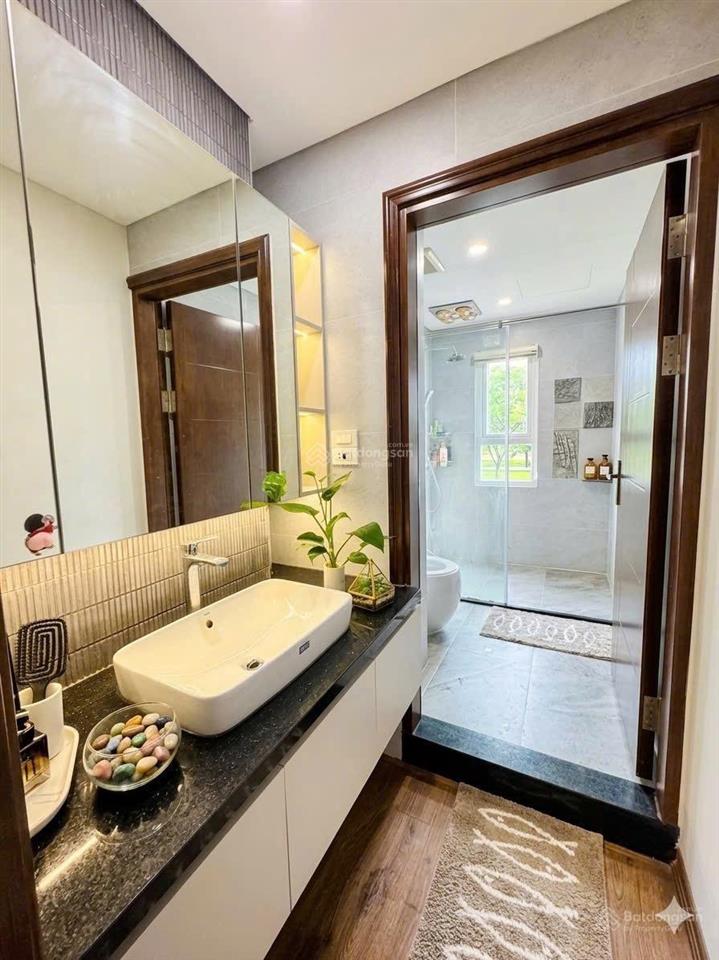 Căn 3 ngủ chủ nhà trang bị nội thất cao cấp tầng đẹp dự án golden place mễ trì