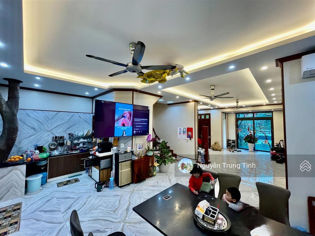 Bán biệt thự sân vườn đội nhân ba đình, 3 mặt thoáng, ô tô dừng đỗ ngày đêm. 145m2 giá nhỉnh 40 tỷ.