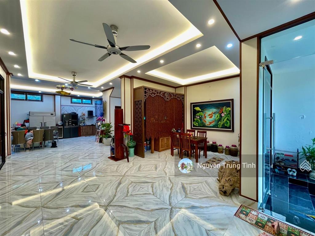 Bán biệt thự sân vườn đội nhân ba đình, 3 mặt thoáng, ô tô dừng đỗ ngày đêm. 145m2 giá nhỉnh 40 tỷ.
