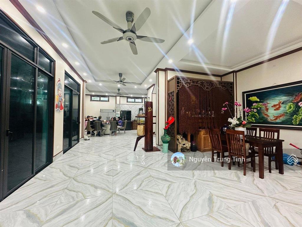 Bán biệt thự sân vườn đội nhân ba đình, 3 mặt thoáng, ô tô dừng đỗ ngày đêm. 145m2 giá nhỉnh 40 tỷ.