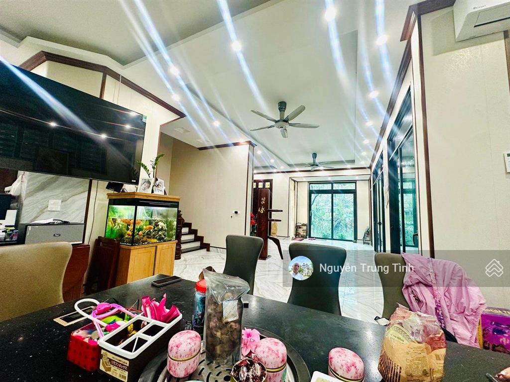 Bán biệt thự sân vườn đội nhân ba đình, 3 mặt thoáng, ô tô dừng đỗ ngày đêm. 145m2 giá nhỉnh 40 tỷ.