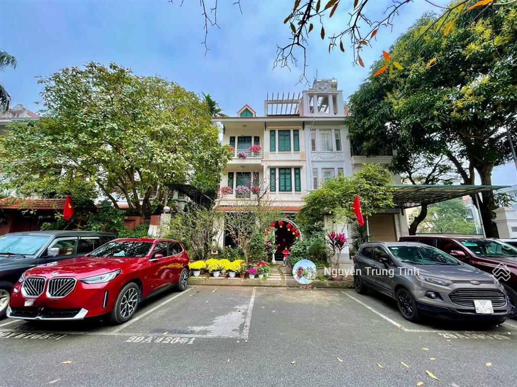 Bán biệt thự sân vườn đội nhân ba đình, 3 mặt thoáng, ô tô dừng đỗ ngày đêm. 145m2 giá nhỉnh 40 tỷ.