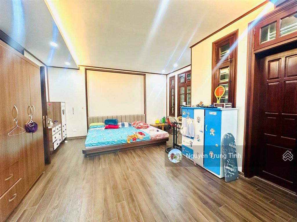Bán biệt thự sân vườn đội nhân ba đình, 3 mặt thoáng, ô tô dừng đỗ ngày đêm. 145m2 giá nhỉnh 40 tỷ.