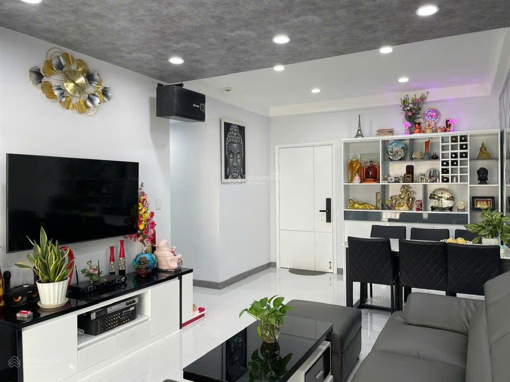 Chung cư hoa sen 71m2 có sổ hồng cần bán gấp, 2 phòng ngủ tặng nội thất đối diện đầm sen