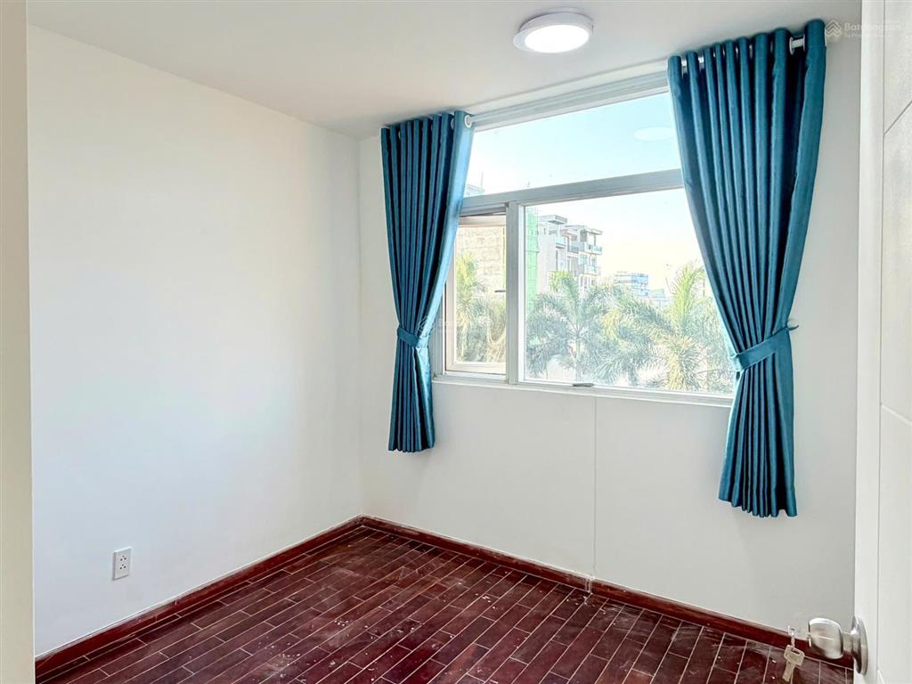 Cần bán chung cư hoàng kim thế gia 3 phòng ngủ, 83m2 tặng nội thất