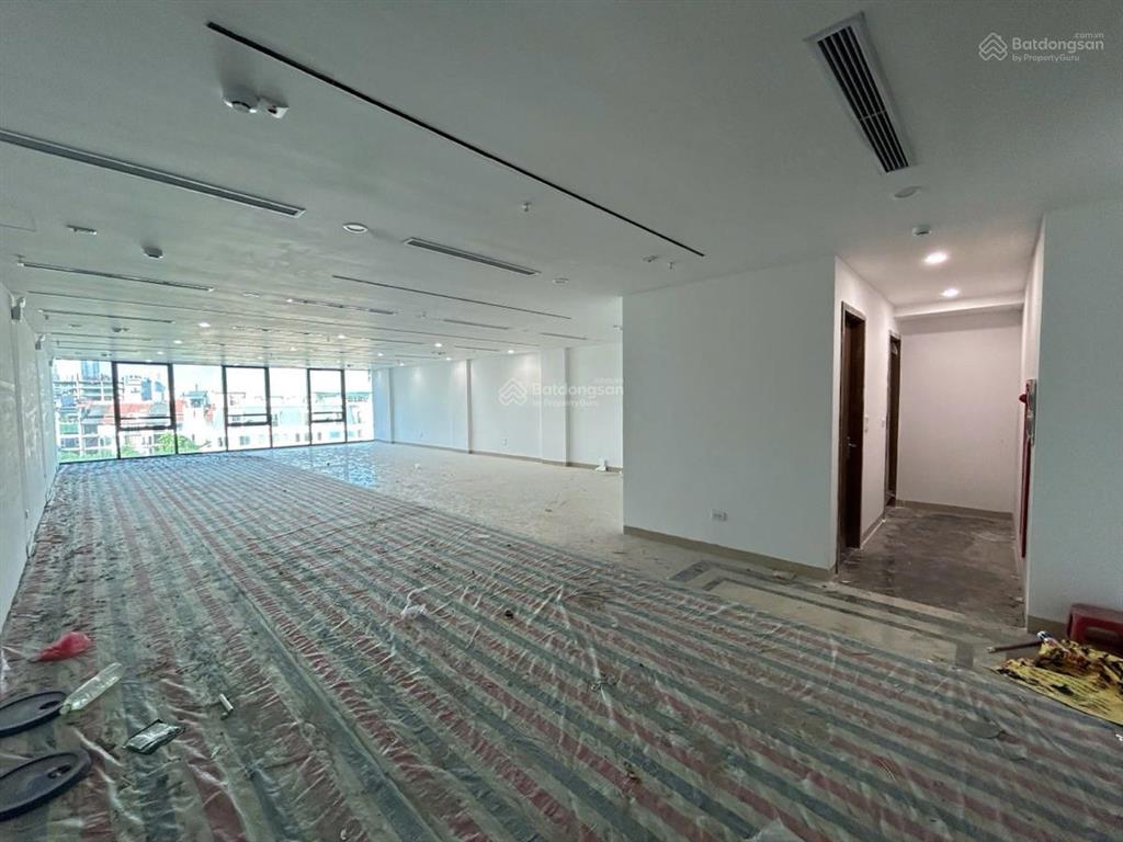Bán toà văn phòng mặt phố 180m2 xây 9 tầng trung tâm hoàng mai, nhà mới, lô góc, vỉa hè rộng