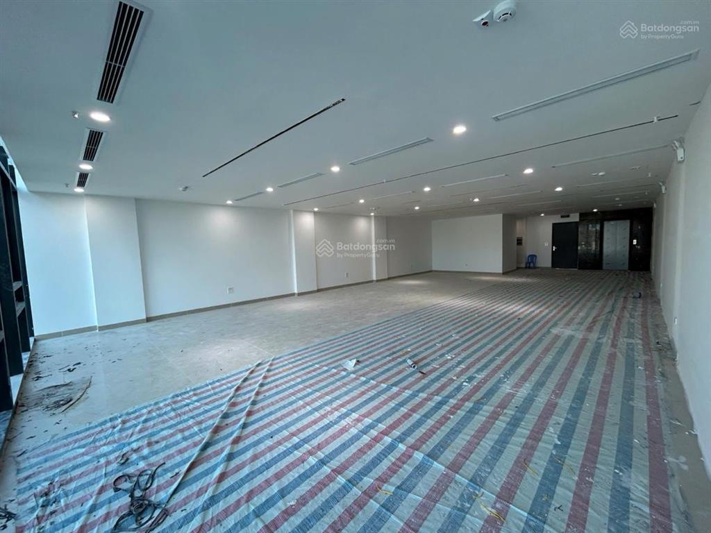 Bán toà văn phòng mặt phố 180m2 xây 9 tầng trung tâm hoàng mai, nhà mới, lô góc, vỉa hè rộng