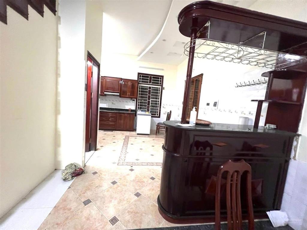 Chùa láng phân lô ô tô tránh sát hồ 28 tỷ