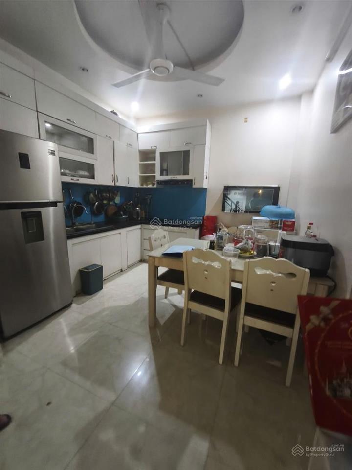 Bán nhà phố hoàng mai  ô tô đỗ cửa  ngõ thông tứ phía