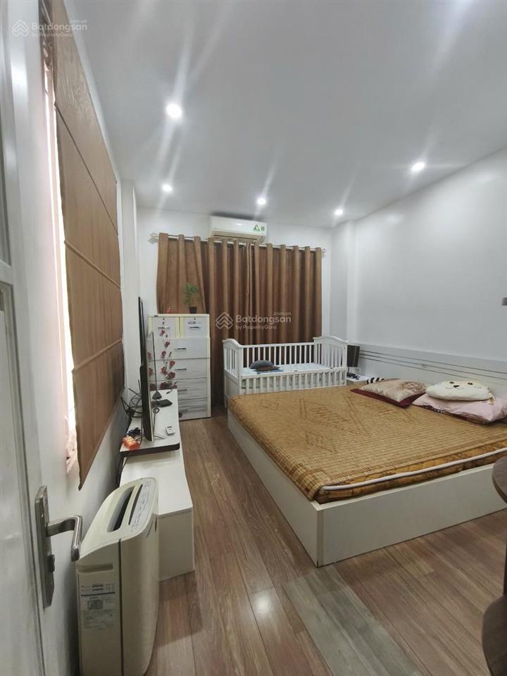 Bán nhà phố hoàng mai  ô tô đỗ cửa  ngõ thông tứ phía