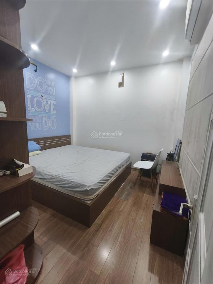 Bán nhà phố hoàng mai  ô tô đỗ cửa  ngõ thông tứ phía
