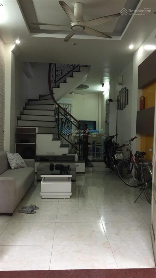 Bán nhà phố hoàng mai  ô tô đỗ cửa  ngõ thông tứ phía